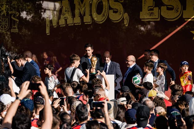 Pedro Sánchez recibe a la Selección Espanola, ganadora de la Copa Mundial de la FIFA 2026 Los jugadores de la selección espanola durante la recepción de los jugadores y el equipo técnico de la selección espanola de fútbol, ganadora de la Copa Mundial de la FIFA 2026, en el Complejo de la Moncloa, a 20 de julio de 2026, en Madrid (Espana). El combinado espanol se convirtió ayer en campeón del Mundial 2026 de fútbol, tras vencer por 1-0 a Argentina con gol de Ferrán Torres. 20 JULIO 2026 Carlos Lujá Madrid Madrid Espana *** Pedro Sánchez Welcomes the Spanish National Team, Winner of the 2026 FIFA World Cup The players of the Spanish national team during the reception for the players and coaching staff of the Spanish national soccer team, winner of the 2026 FIFA World Cup, at the Moncloa Complex on July 20, 2026, in Madrid, Spain. The Spanish team became the 2026 World Cup champion yesterday after defeating Argentina 1–0 with a goal by Ferrán Torres. JULY 20, 2026 Carlos Lujá Madrid, Spain  Copyright: xCarlosxLujanx 7678014