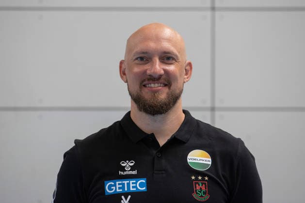 20.07.2026, xtgx, Handball, Opel HBL, SC Magdeburg Media Day v.l. Yves Grafenhorst (Magdeburg, Co-Trainer) Portrait, Portraet, Einzelbild Magdeburg *** July 20, 2026, xtgx, Handball, Opel HBL, SC Magdeburg Media Day, from left: Yves Grafenhorst, Magdeburg, Assistant Coach Profile, Portrait, Single Photo, Magdeburg