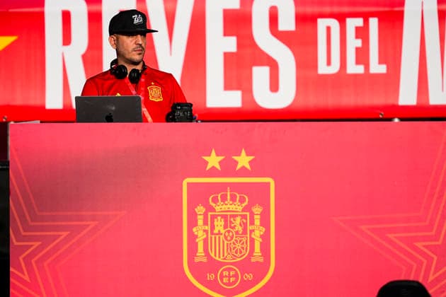 July 20, 2026, Madrid, Madrid, Spain: DJs liven up the party during the parade celebration of Spain as Champions of the FIFA World Cup, WM, Weltmeisterschaft, Fussball 2026 at Cibeles Palace on July 20, 2026 in Madrid, Spain. Spain FIFA World Cup 2026 Parade In Madrid  - ZUMAa181 20260720_zaa_a181_013 Copyright: xOscarxJ.xBarrosox