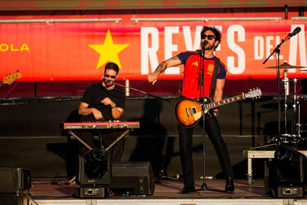 July 20, 2026, Madrid, Madrid, Spain: The group Viva Suecia performs during celebration of Spain as Champions of the FIFA World Cup, WM, Weltmeisterschaft, Fussball 2026 at Cibeles Palace on July 20, 2026 in Madrid, Spain. Madrid Spain - ZUMAa181 20260720_zaa_a181_019 Copyright: xOscarxJ.xBarrosox