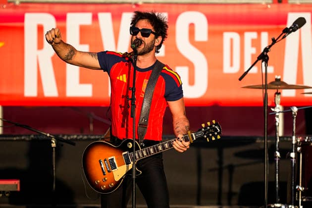 July 20, 2026, Madrid, Madrid, Spain: The group Viva Suecia performs during celebration of Spain as Champions of the FIFA World Cup, WM, Weltmeisterschaft, Fussball 2026 at Cibeles Palace on July 20, 2026 in Madrid, Spain. Spain FIFA World Cup 2026 Parade In Madrid  - ZUMAa181 20260720_zaa_a181_018 Copyright: xOscarxJ.xBarrosox