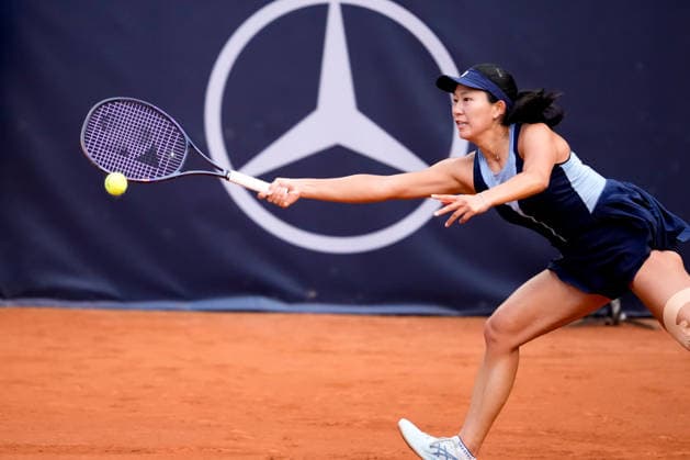 MSC Hamburg Ladies Open - Day 1 Moyuka Uchijima of Japan plays against fourth seed Anna Bondar of Hungary during their round of 32 match at the 2026 MSC Hamburg Ladies Open women s tennis tournament at Am Rothenbaum in Hamburg, Germany. Hamburg Hamburg Germany  Copyright: xOwenxHammondx originalFilename:hammond-2026msch260720_npggP.jpg