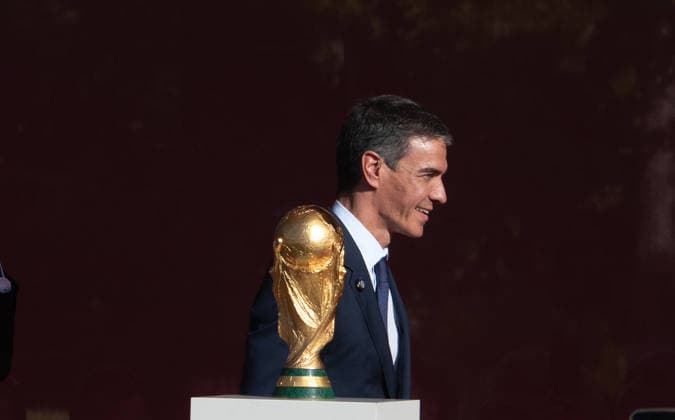 July 20, 2026, Madrid, Madrid, Spain: Thousands of soccer fans line the streets of Madrid to celebrate with the Spanish Men s National Football Team during their open-top bus parade after winning the 2026 FIFA World Cup, WM, Weltmeisterschaft, Fussball on July 20, 2026, in Madrid, Spain. Madrid Spain - ZUMAd308 20260720_zsp_d308_009 Copyright: xJuanxCarlosxLucasx