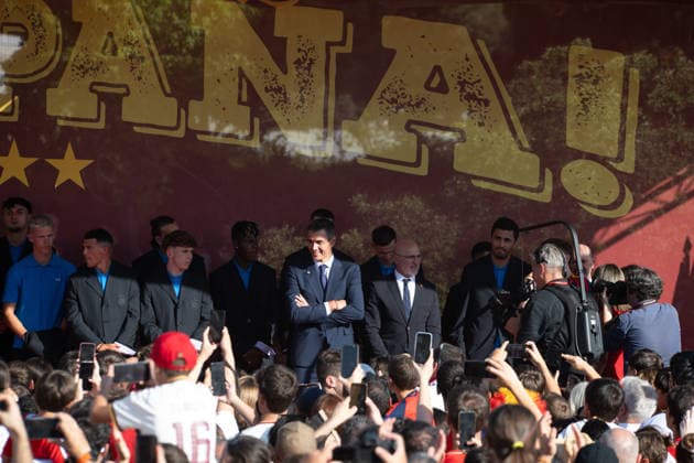 July 20, 2026, Madrid, Madrid, Spain: Thousands of soccer fans line the streets of Madrid to celebrate with the Spanish Men s National Football Team during their open-top bus parade after winning the 2026 FIFA World Cup, WM, Weltmeisterschaft, Fussball on July 20, 2026, in Madrid, Spain. Spain Celebrates Its Second World Cup Title On The Streets Of The Capital.  - ZUMAd308 20260720_zsp_d308_024 Copyright: xJuanxCarlosxLucasx
