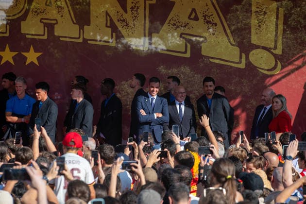 July 20, 2026, Madrid, Madrid, Spain: Thousands of soccer fans line the streets of Madrid to celebrate with the Spanish Men s National Football Team during their open-top bus parade after winning the 2026 FIFA World Cup, WM, Weltmeisterschaft, Fussball on July 20, 2026, in Madrid, Spain. Spain Celebrates Its Second World Cup Title On The Streets Of The Capital.  - ZUMAd308 20260720_zsp_d308_027 Copyright: xJuanxCarlosxLucasx