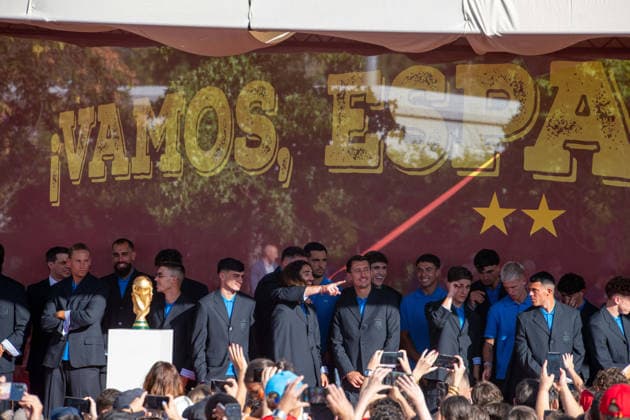 July 20, 2026, Madrid, Madrid, Spain: Thousands of soccer fans line the streets of Madrid to celebrate with the Spanish Men s National Football Team during their open-top bus parade after winning the 2026 FIFA World Cup, WM, Weltmeisterschaft, Fussball on July 20, 2026, in Madrid, Spain. Madrid Spain - ZUMAd308 20260720_zsp_d308_031 Copyright: xJuanxCarlosxLucasx