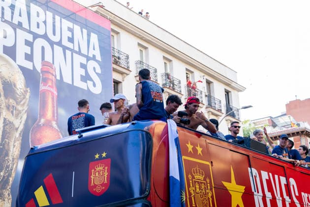July 20, 2026, Madrid, Madrid, Spain: Thousands of soccer fans line the streets of Madrid to celebrate with the Spanish Men s National Football Team during their open-top bus parade after winning the 2026 FIFA World Cup, WM, Weltmeisterschaft, Fussball on July 20, 2026, in Madrid, Spain. Spain Celebrates Its Second World Cup Title On The Streets Of The Capital.  - ZUMAd308 20260720_zsp_d308_051 Copyright: xJuanxCarlosxLucasx