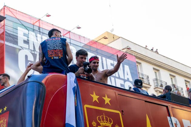 July 20, 2026, Madrid, Madrid, Spain: Thousands of soccer fans line the streets of Madrid to celebrate with the Spanish Men s National Football Team during their open-top bus parade after winning the 2026 FIFA World Cup, WM, Weltmeisterschaft, Fussball on July 20, 2026, in Madrid, Spain. Spain Celebrates Its Second World Cup Title On The Streets Of The Capital.  - ZUMAd308 20260720_zsp_d308_052 Copyright: xJuanxCarlosxLucasx