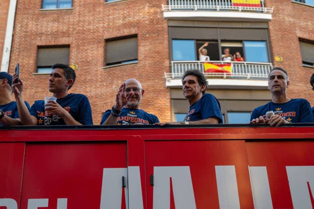 July 20, 2026, Madrid, Madrid, Spain: Thousands of soccer fans line the streets of Madrid to celebrate with the Spanish Men s National Football Team during their open-top bus parade after winning the 2026 FIFA World Cup, WM, Weltmeisterschaft, Fussball on July 20, 2026, in Madrid, Spain. Spain Celebrates Its Second World Cup Title On The Streets Of The Capital.  - ZUMAd308 20260720_zsp_d308_057 Copyright: xJuanxCarlosxLucasx