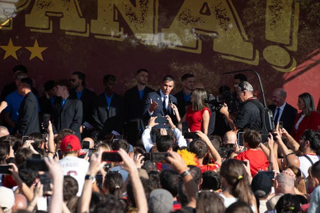 July 20, 2026, Madrid, Madrid, Spain: Thousands of soccer fans line the streets of Madrid to celebrate with the Spanish Men s National Football Team during their open-top bus parade after winning the 2026 FIFA World Cup, WM, Weltmeisterschaft, Fussball on July 20, 2026, in Madrid, Spain. Madrid Spain - ZUMAd308 20260720_zsp_d308_034 Copyright: xJuanxCarlosxLucasx