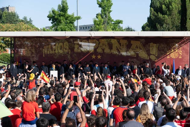 July 20, 2026, Madrid, Madrid, Spain: Thousands of soccer fans line the streets of Madrid to celebrate with the Spanish Men s National Football Team during their open-top bus parade after winning the 2026 FIFA World Cup, WM, Weltmeisterschaft, Fussball on July 20, 2026, in Madrid, Spain. Madrid Spain - ZUMAd308 20260720_zsp_d308_035 Copyright: xJuanxCarlosxLucasx
