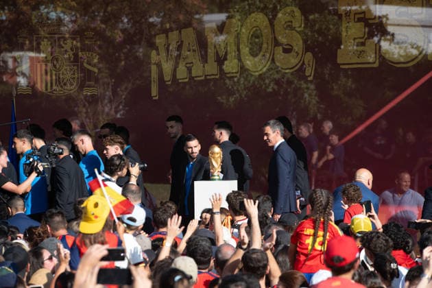 July 20, 2026, Madrid, Madrid, Spain: Thousands of soccer fans line the streets of Madrid to celebrate with the Spanish Men s National Football Team during their open-top bus parade after winning the 2026 FIFA World Cup, WM, Weltmeisterschaft, Fussball on July 20, 2026, in Madrid, Spain. Madrid Spain - ZUMAd308 20260720_zsp_d308_036 Copyright: xJuanxCarlosxLucasx