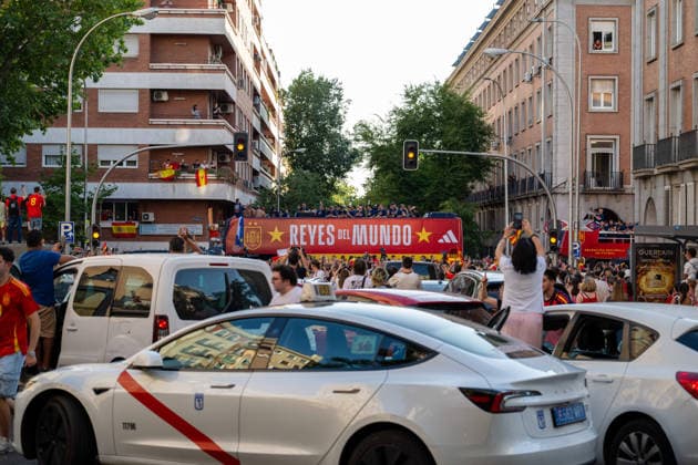 July 20, 2026, Madrid, Madrid, Spain: Thousands of soccer fans line the streets of Madrid to celebrate with the Spanish Men s National Football Team during their open-top bus parade after winning the 2026 FIFA World Cup, WM, Weltmeisterschaft, Fussball on July 20, 2026, in Madrid, Spain. Madrid Spain - ZUMAd308 20260720_zsp_d308_039 Copyright: xJuanxCarlosxLucasx