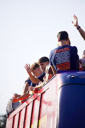 ESP: Spain, World Cup Champions 2026 Pau Cubarsi during the bus carrying the Spanish national team, Nationalteam players during the victory parade after Spain won the 2026 World Cup, on July 20, 2026, in Madrid, Spain. The Spanish team became 2026 World Cup champions after defeating Argentina 1-0 Madrid Spain Futbol *** ESP Spain, 2026 World Cup Champions Pau Cubarsi on the bus carrying the Spanish national team players during the victory parade after Spain won the 2026 World Cup, on July 20, 2026, in Madrid, Spain. The Spanish team became 2026 World Cup champions after defeating Argentina 1–0. Madrid, Spain, Soccer Copyright: xAgenciaxLOFx