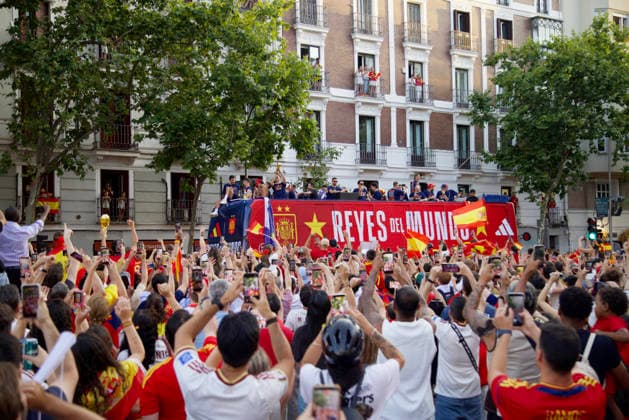 ESP: Spain, World Cup Champions 2026 the bus carrying the Spanish national team, Nationalteam players during the victory parade after Spain won the 2026 World Cup, on July 20, 2026, in Madrid, Spain. The Spanish team became 2026 World Cup champions after defeating Argentina 1-0 Madrid Spain Futbol *** ESP Spain, 2026 World Cup Champions: The bus carrying the Spanish national team players during the victory parade after Spain won the 2026 World Cup, on July 20, 2026, in Madrid, Spain. The Spanish team became 2026 World Cup champions after defeating Argentina 1–0. Madrid, Spain. Soccer Copyright: xAgenciaxLOFx