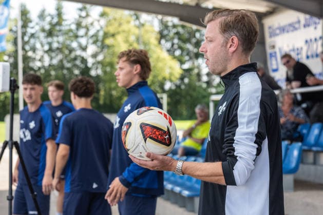 Florian Kohfeldt (Darmstadt 98) vor Trainingsbeginn GER, Darmstadt Trainingslager, Bad Wörishofen, Fussball, 20.07.2026 GER, Darmstadt Trainingslager, Bad Wörishofen, Fussball, 20.07.2026 Foto: EIbner-Pressefoto Seiffert Bad Wörishofen *** Florian Kohfeldt, Darmstadt 98, before training begins, GER; Darmstadt training camp, Bad Wörishofen, soccer, July 20, 2026, GER; Darmstadt training camp, Bad Wörishofen, soccer, July 20, 2026 Photo: EIbner Press Photo Seiffert Bad Wörishofen Copyright: xEibner-Pressefotox EP_EER