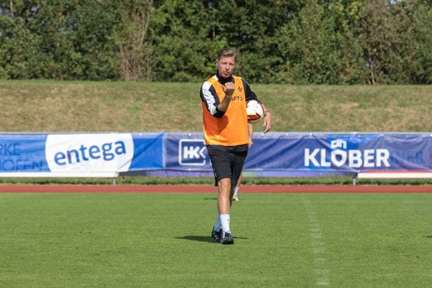 Chef Trainer: Florian Kohfeldt (Darmstadt 98) gibt Anweisungen GER, Darmstadt Trainingslager, Bad Wörishofen, Fussball, 20.07.2026 GER, Darmstadt Trainingslager, Bad Wörishofen, Fussball, 20.07.2026 Foto: EIbner-Pressefoto Seiffert Bad Wörishofen *** Head Coach Florian Kohfeldt of Darmstadt 98 gives instructions GER, Darmstadt training camp, Bad Wörishofen, soccer, July 20, 2026 GER, Darmstadt training camp, Bad Wörishofen, soccer, July 20, 2026 Photo: EIbner Press Photo Seiffert Bad Wörishofen Copyright: xEibner-Pressefotox EP_EER