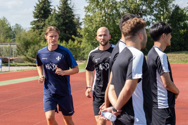 Neuzugang Carlo Sickinger, links, kommt heute im Trainingslager an (Darmstadt 98) GER, Darmstadt Trainingslager, Bad Wörishofen, Fussball, 20.07.2026 GER, Darmstadt Trainingslager, Bad Wörishofen, Fussball, 20.07.2026 Foto: EIbner-Pressefoto Seiffert Bad Wörishofen *** New signing Carlo Sickinger, left, arrives today at the Darmstadt 98 GER training camp, Darmstadt Training Camp, Bad Wörishofen, Soccer, July 20, 2026 GER, Darmstadt Training Camp, Bad Wörishofen, Soccer, July 20, 2026 Photo: EIbner Press Photo Seiffert Bad Wörishofen Copyright: xEibner-Pressefotox EP_EER