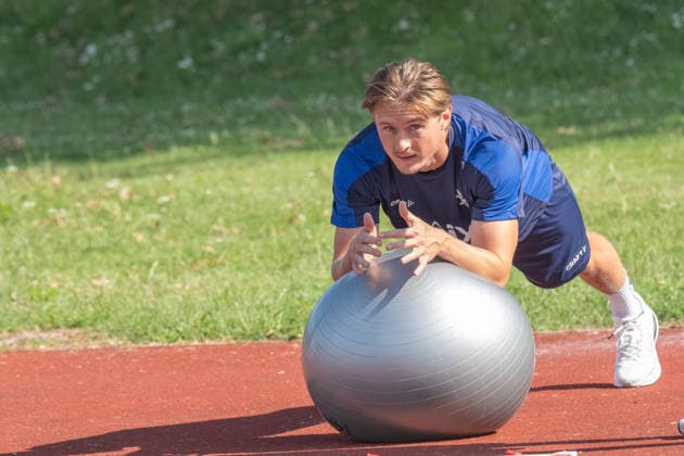 Neuzugang Carlo Sickinger kommt heute im Trainingslager an (Darmstadt 98) GER, Darmstadt Trainingslager, Bad Wörishofen, Fussball, 20.07.2026 GER, Darmstadt Trainingslager, Bad Wörishofen, Fussball, 20.07.2026 Foto: EIbner-Pressefoto Seiffert Bad Wörishofen *** New signing Carlo Sickinger arrives today at the Darmstadt 98 GER training camp, Darmstadt Training Camp, Bad Wörishofen, Soccer, July 20, 2026 GER, Darmstadt Training Camp, Bad Wörishofen, Soccer, July 20, 2026 Photo: EIbner Press Photo Seiffert Bad Wörishofen Copyright: xEibner-Pressefotox EP_EER