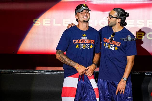 July 20, 2026, Madrid, Madrid, Spain: Marc Pubill and David Raya celebrate on stage during celebration of Spain as Champions of the FIFA World Cup, WM, Weltmeisterschaft, Fussball 2026 at Cibeles Palace on July 20, 2026 in Madrid, Spain. Madrid Spain - ZUMAa181 20260720_zaa_a181_042 Copyright: xOscarxJ.xBarrosox
