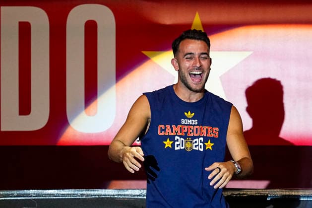 July 20, 2026, Madrid, Madrid, Spain: Eric Garcia celebrates on stage during celebration of Spain as Champions of the FIFA World Cup, WM, Weltmeisterschaft, Fussball 2026 at Cibeles Palace on July 20, 2026 in Madrid, Spain. Madrid Spain - ZUMAa181 20260720_zaa_a181_047 Copyright: xOscarxJ.xBarrosox
