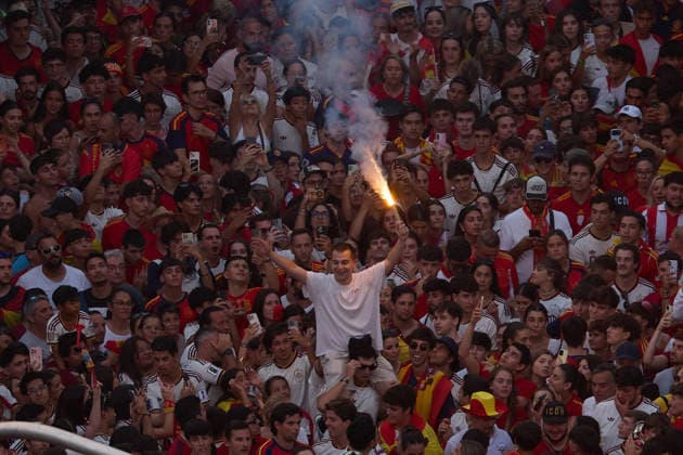 Spain celebrate 2026 FIFA World Cup, WM, Weltmeisterschaft, Fussball triumph in Madrid MADRID, SPAIN - JULY 20: Fans of the Spanish national football team gather around the main stage at the Cibeles Fountain (Fuente de Cibeles) to celebrate their team s 1-0 extra-time victory over Argentina in the 2026 FIFA World Cup final in Madrid, Spain, on July 20, 2026. Thousands of supporters filled the city center as Spain celebrated winning its second FIFA World Cup title. Ruben Albarran Anadolu Madrid Spain. Editorial use only. Please get in touch for any other usage.  Copyright: x2026xAnadoluxRubenxAlbarranx