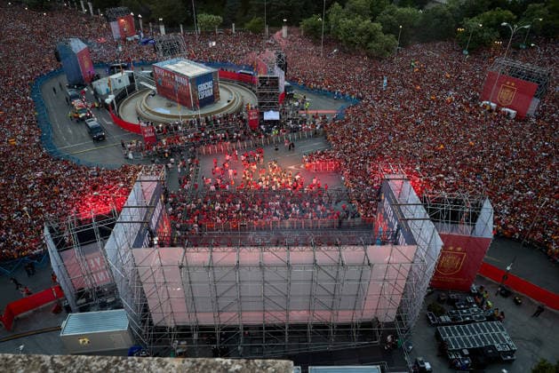 Spain celebrate 2026 FIFA World Cup, WM, Weltmeisterschaft, Fussball triumph in Madrid MADRID, SPAIN - JULY 20: An aerial view of fans of the Spanish national football team gather around the main stage at the Cibeles Fountain (Fuente de Cibeles) to celebrate their team s 1-0 extra-time victory over Argentina in the 2026 FIFA World Cup final in Madrid, Spain, on July 20, 2026. Thousands of supporters filled the city center as Spain celebrated winning its second FIFA World Cup title. Ruben Albarran Anadolu Madrid Spain. Editorial use only. Please get in touch for any other usage.  Copyright: x2026xAnadoluxRubenxAlbarranx