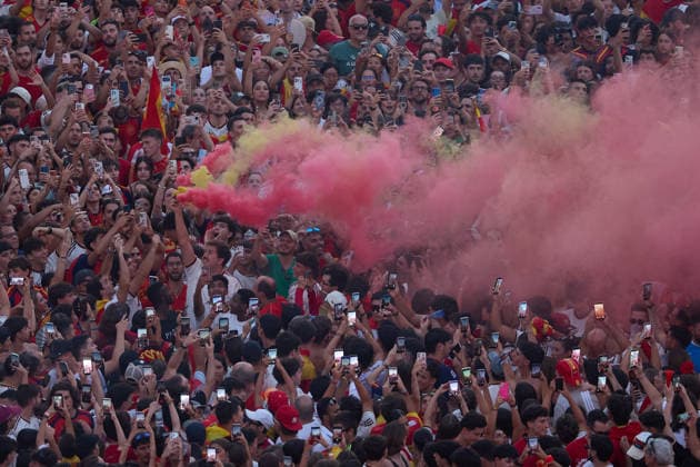Spain celebrate 2026 FIFA World Cup, WM, Weltmeisterschaft, Fussball triumph in Madrid MADRID, SPAIN - JULY 20: Fans of the Spanish national football team gather around the main stage at the Cibeles Fountain (Fuente de Cibeles) to celebrate their team s 1-0 extra-time victory over Argentina in the 2026 FIFA World Cup final in Madrid, Spain, on July 20, 2026. Thousands of supporters filled the city center as Spain celebrated winning its second FIFA World Cup title. Ruben Albarran Anadolu Madrid Spain. Editorial use only. Please get in touch for any other usage.  Copyright: x2026xAnadoluxRubenxAlbarranx
