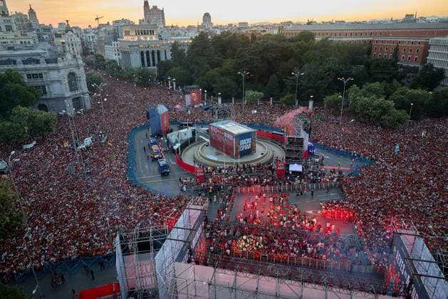 Spain celebrate 2026 FIFA World Cup, WM, Weltmeisterschaft, Fussball triumph in Madrid MADRID, SPAIN - JULY 20: An aerial view of fans of the Spanish national football team gather around the main stage at the Cibeles Fountain (Fuente de Cibeles) to celebrate their team s 1-0 extra-time victory over Argentina in the 2026 FIFA World Cup final in Madrid, Spain, on July 20, 2026. Thousands of supporters filled the city center as Spain celebrated winning its second FIFA World Cup title. Ruben Albarran Anadolu Madrid Spain. Editorial use only. Please get in touch for any other usage.  Copyright: x2026xAnadoluxRubenxAlbarranx