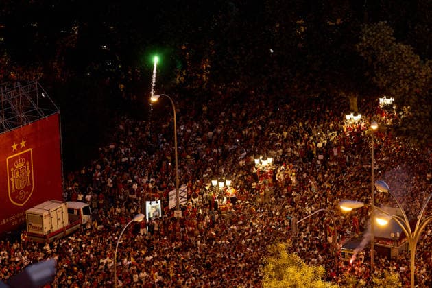 Spain celebrate 2026 FIFA World Cup, WM, Weltmeisterschaft, Fussball triumph in Madrid MADRID, SPAIN - JULY 20: An aerial view of fans of the Spanish national football team gather around the main stage at the Cibeles Fountain (Fuente de Cibeles) to celebrate their team s 1-0 extra-time victory over Argentina in the 2026 FIFA World Cup final in Madrid, Spain, on July 20, 2026. Thousands of supporters filled the city center as Spain celebrated winning its second FIFA World Cup title. Ruben Albarran Anadolu Madrid Spain. Editorial use only. Please get in touch for any other usage.  Copyright: x2026xAnadoluxRubenxAlbarranx