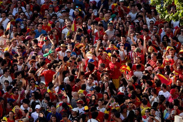 Spain celebrate 2026 FIFA World Cup, WM, Weltmeisterschaft, Fussball triumph in Madrid MADRID, SPAIN - JULY 20: Fans of the Spanish national football team gather around the main stage at the Cibeles Fountain (Fuente de Cibeles) to celebrate their team s 1-0 extra-time victory over Argentina in the 2026 FIFA World Cup final in Madrid, Spain, on July 20, 2026. Thousands of supporters filled the city center as Spain celebrated winning its second FIFA World Cup title. Ruben Albarran Anadolu Madrid Spain. Editorial use only. Please get in touch for any other usage.  Copyright: x2026xAnadoluxRubenxAlbarranx