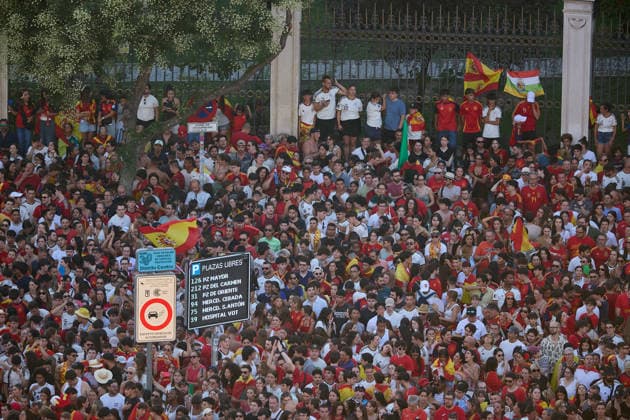 Spain celebrate 2026 FIFA World Cup, WM, Weltmeisterschaft, Fussball triumph in Madrid MADRID, SPAIN - JULY 20: Fans of the Spanish national football team gather around the main stage at the Cibeles Fountain (Fuente de Cibeles) to celebrate their team s 1-0 extra-time victory over Argentina in the 2026 FIFA World Cup final in Madrid, Spain, on July 20, 2026. Thousands of supporters filled the city center as Spain celebrated winning its second FIFA World Cup title. Ruben Albarran Anadolu Madrid Spain. Editorial use only. Please get in touch for any other usage.  Copyright: x2026xAnadoluxRubenxAlbarranx