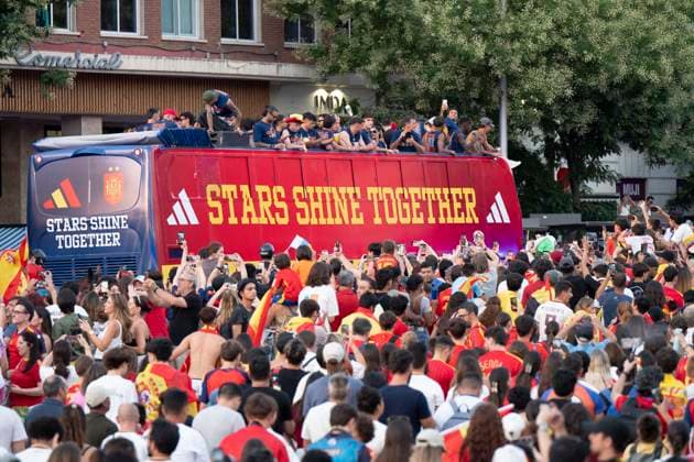 July 20, 2026, Madrid, Madrid, Spain: pain s players parade onboard an open-top bus through the streets of Madrid, , on July 20, 2026 Spain.one day after the national football team won their second World Cup title following a 1-0 victory against Argentina. Spain s World Cup winners come back home to a heroes welcome in Madrid Madrid Spain - ZUMAs197 20260720_aaa_s197_139 Copyright: xAtilanoxGarciax