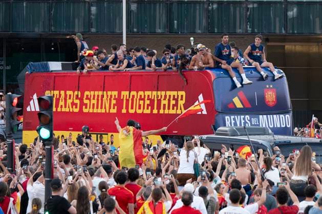 July 20, 2026, Madrid, Madrid, Spain: pain s players parade onboard an open-top bus through the streets of Madrid, , on July 20, 2026 Spain.one day after the national football team won their second World Cup title following a 1-0 victory against Argentina. Spain s World Cup winners come back home to a heroes welcome in Madrid Madrid Spain - ZUMAs197 20260720_aaa_s197_144 Copyright: xAtilanoxGarciax