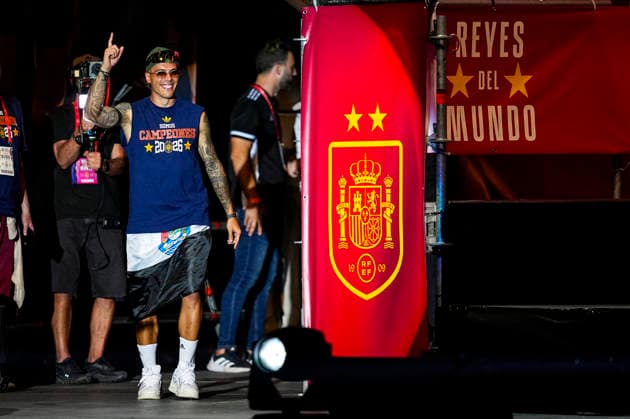 July 20, 2026, Madrid, Madrid, Spain: Pedro Porro gestures during celebration of Spain as Champions of the FIFA World Cup, WM, Weltmeisterschaft, Fussball 2026 at Cibeles Palace on July 20, 2026 in Madrid, Spain. Madrid Spain - ZUMAa181 20260720_zaa_a181_078 Copyright: xOscarxJ.xBarrosox