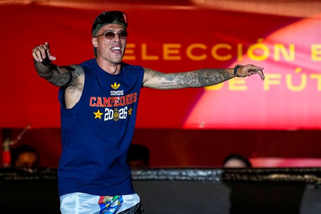 July 20, 2026, Madrid, Madrid, Spain: Pedro Porro celebrates on stage during celebration of Spain as Champions of the FIFA World Cup, WM, Weltmeisterschaft, Fussball 2026 at Cibeles Palace on July 20, 2026 in Madrid, Spain. Madrid Spain - ZUMAa181 20260720_zaa_a181_088 Copyright: xOscarxJ.xBarrosox