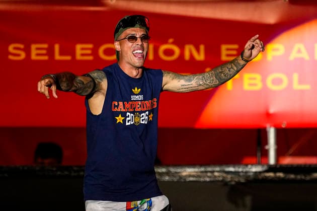 July 20, 2026, Madrid, Madrid, Spain: Pedro Porro celebrates on stage during celebration of Spain as Champions of the FIFA World Cup, WM, Weltmeisterschaft, Fussball 2026 at Cibeles Palace on July 20, 2026 in Madrid, Spain. Madrid Spain - ZUMAa181 20260720_zaa_a181_092 Copyright: xOscarxJ.xBarrosox