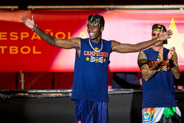 July 20, 2026, Madrid, Madrid, Spain: Nico Williams celebrates on stage during celebration of Spain as Champions of the FIFA World Cup, WM, Weltmeisterschaft, Fussball 2026 at Cibeles Palace on July 20, 2026 in Madrid, Spain. Madrid Spain - ZUMAa181 20260720_zaa_a181_094 Copyright: xOscarxJ.xBarrosox