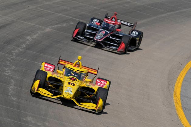 July 20, 2026, Lebanon, Tennessee, USA: Alex Palou, 10, driver of the Chip Ganassi Racing Honda, leads the 3 of Scott McLaughlin, Team Penske Chevrolet, en route to winning the IndyCar, Indy Car, IRL, USA race at Nashville Super Speedway. Lebanon USA - ZUMAd212 20260720_zsp_d212_005 Copyright: xRichardxDolex