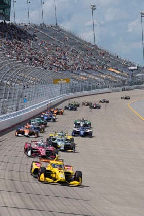 July 20, 2026, Lebanon, Tennessee, USA: Alex Palou, 10, driver of the Chip Ganassi Racing Honda, leads the pack en route to winning the IndyCar, Indy Car, IRL, USA race at Nashville Super Speedway. Lebanon USA - ZUMAd212 20260720_zsp_d212_009 Copyright: xRichardxDolex