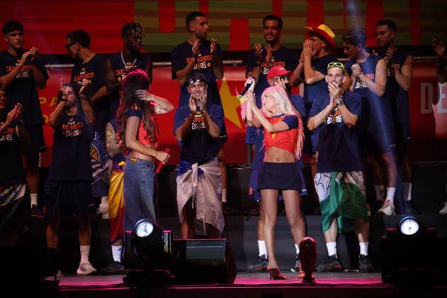 ESP: Spain celebrates World Cup Champions 2026 Ana Mena and Lola Indigo singing during the celebration with fans in Madrid of the Spanish national team, Nationalteam s victory in the World Cup in the United States on Monday, July 20, 2026. Madrid Spain Futbol *** ESP Spain celebrates 2026 World Cup Champions Ana Mena and Lola Indigo singing during the celebration with fans in Madrid following the Spanish national team s victory in the World Cup in the United States on Monday, July 20, 2026, Madrid, Spain, Soccer Copyright: xAgenciaxLOFx