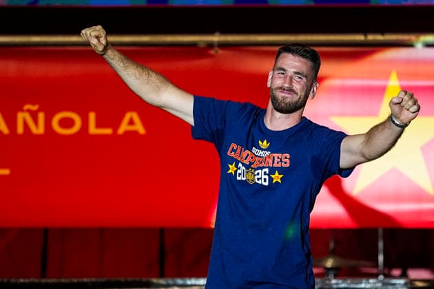 July 21, 2026, Madrid, Madrid, Spain: Unai Simon celebrates on stage during celebration of Spain as Champions of the FIFA World Cup, WM, Weltmeisterschaft, Fussball 2026 at Cibeles Palace on July 20, 2026 in Madrid, Spain. Madrid Spain - ZUMAa181 20260721_zaa_a181_039 Copyright: xOscarxJ.xBarrosox