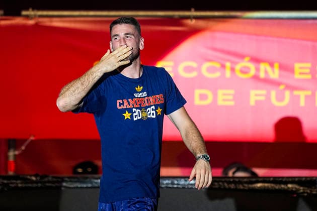 July 21, 2026, Madrid, Madrid, Spain: Unai Simon celebrates on stage during celebration of Spain as Champions of the FIFA World Cup, WM, Weltmeisterschaft, Fussball 2026 at Cibeles Palace on July 20, 2026 in Madrid, Spain. Madrid Spain - ZUMAa181 20260721_zaa_a181_044 Copyright: xOscarxJ.xBarrosox