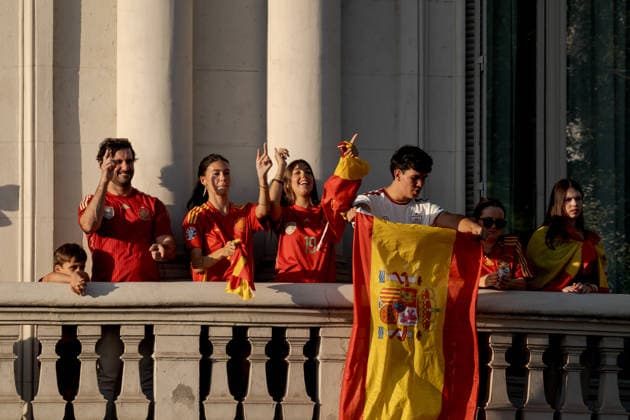 Spain celebrate 2026 FIFA World Cup, WM, Weltmeisterschaft, Fussball triumph in Madrid MADRID, SPAIN - JULY 20: A massive crowd waving Spanish flags and wearing national team, Nationalteam jerseys celebrates as the Spanish national football team, champions of the 2026 FIFA World Cup, returns to Spain and joins the celebrations around the main stage at the Cibeles Fountain (Fuente de Cibeles) in Madrid, Spain, on July 20, 2026. Thousands of supporters filled the city center as Spain celebrated winning its second FIFA World Cup title. Diego Radames Anadolu Madrid Spain. Editorial use only. Please get in touch for any other usage.  Copyright: x2026xAnadoluxDiegoxRadamesx