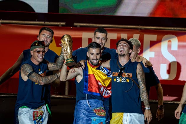 Spain celebrate 2026 FIFA World Cup, WM, Weltmeisterschaft, Fussball triumph in Madrid MADRID, SPAIN - JULY 20: Players of the Spanish national football team, champions of the 2026 FIFA World Cup, celebrate the victory with trophy as a massive crowd waving Spanish flags and wearing national team, Nationalteam jerseys around the main stage at the Cibeles Fountain (Fuente de Cibeles) in Madrid, Spain, on July 20, 2026. Thousands of supporters filled the city center as Spain celebrated winning its second FIFA World Cup title. Diego Radames Anadolu Madrid Spain. Editorial use only. Please get in touch for any other usage.  Copyright: x2026xAnadoluxDiegoxRadamesx