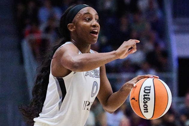July 20, 2026, Toronto, On, Canada: Las Vegas Aces Jackie Young (0) calls out to her team during second half WNBA, Basketball Damen, USA basketball action against the Toronto Tempo in Toronto, on Monday, July 20, 2026. Canada News - July 20, 2026  - ZUMAc35_ 20260720_zaf_c35_099 Copyright: xSammyxKoganx