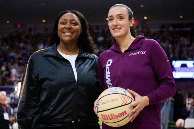 July 20, 2026, Toronto, On, Canada: Toronto Tempo general manager Monica Wright Rogers, left, and Marina Mabrey (3) pose with a commemorative basketball following Mabrey s invitation to the WNBA, Basketball Damen, USA 2026 All-Star game, ahead of WNBA basketball action against the Las Vegas Aces in Toronto, on Monday, July 20, 2026. Canada News - July 20, 2026  - ZUMAc35_ 20260720_zaf_c35_105 Copyright: xSammyxKoganx