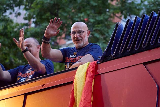 July 20, 2026, Madrid, Spain: Luis De La Fuente, the head coach of Spain, seen during the Spanish national team, Nationalteam Ä™s victory parade celebration for their 2026 World Cup triumph in Madrid. Madrid Spain - ZUMAs197 20260720_aaa_s197_325 Copyright: xFedericoxTitonex
