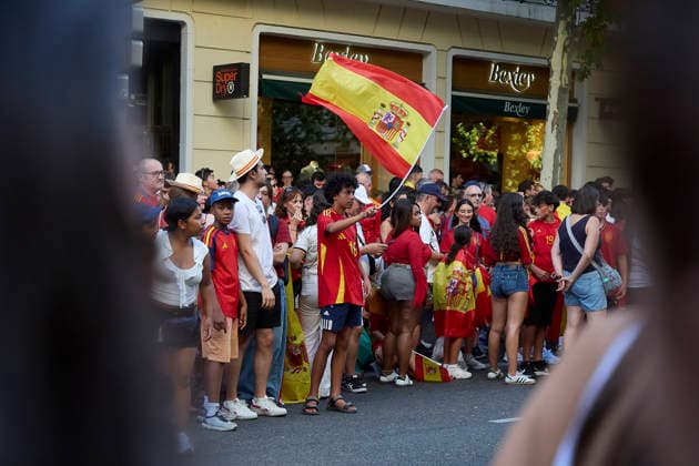 July 20, 2026, Madrid, Spain: Football fans in Spain gather during the Spanish national team, Nationalteam Ä™s victory parade to celebrate their 2026 World Cup triumph in Madrid. Madrid Spain - ZUMAs197 20260720_aaa_s197_328 Copyright: xFedericoxTitonex