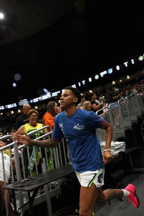 July 20, 2026, Seattle, Washington, USA: Minnesota Lynx guard COURTNEY WILLIAMS (10) warms-up prior to the WNBA, Basketball Damen, USA match between the Seattle Storm and Minnesota Lynx at Climate Pledge Arena in Seattle. Seattle USA - ZUMAd218 20260720_zsp_d218_003 Copyright: xRichardxDizonx